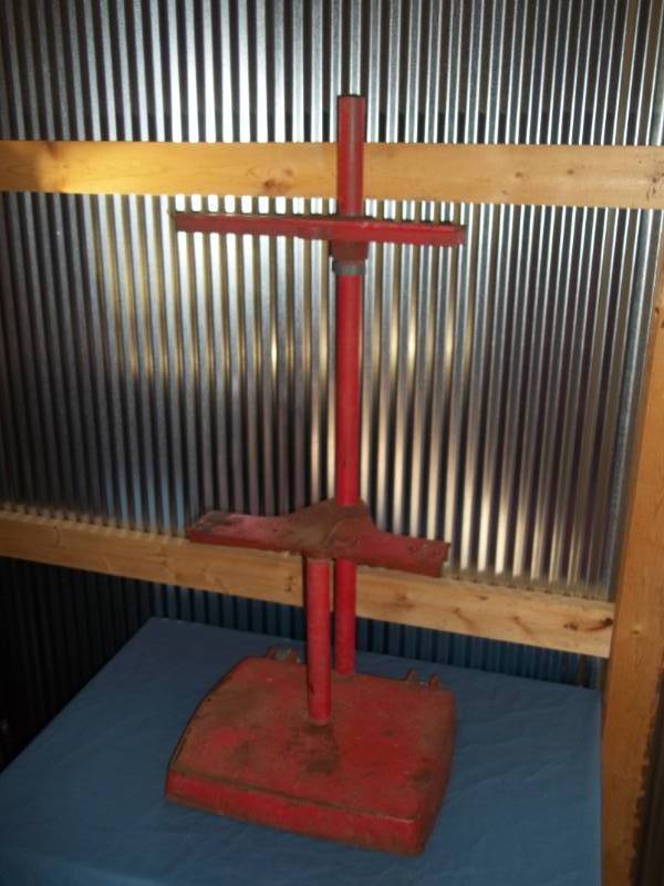 lot 260 image: Gumball Machine Stand