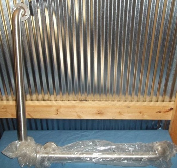 lot 268 image: Grab Bar