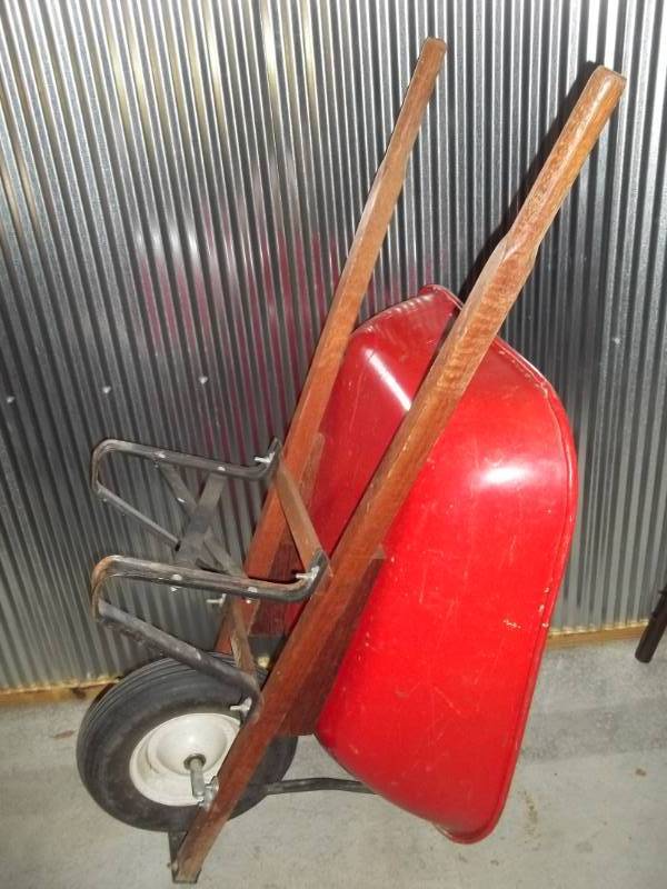 lot 279 image: Wheelbarrow