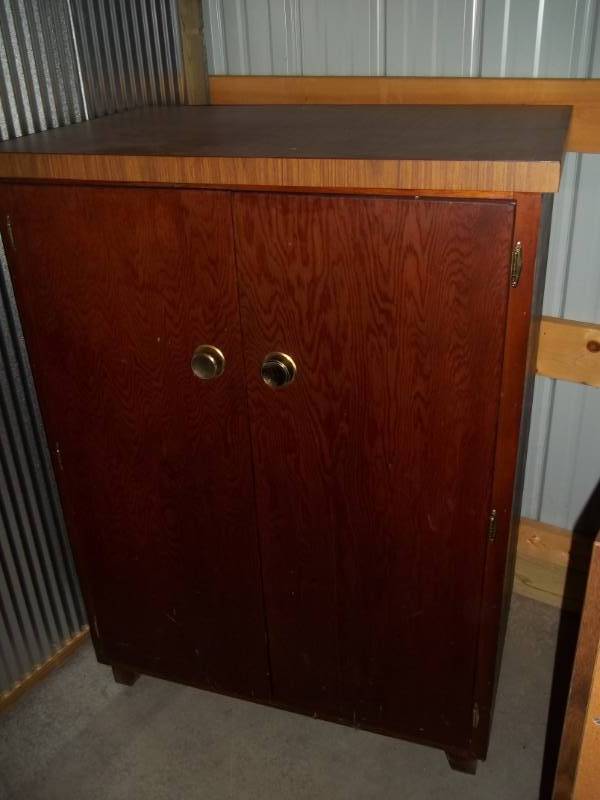 lot 281 image: Cabinet