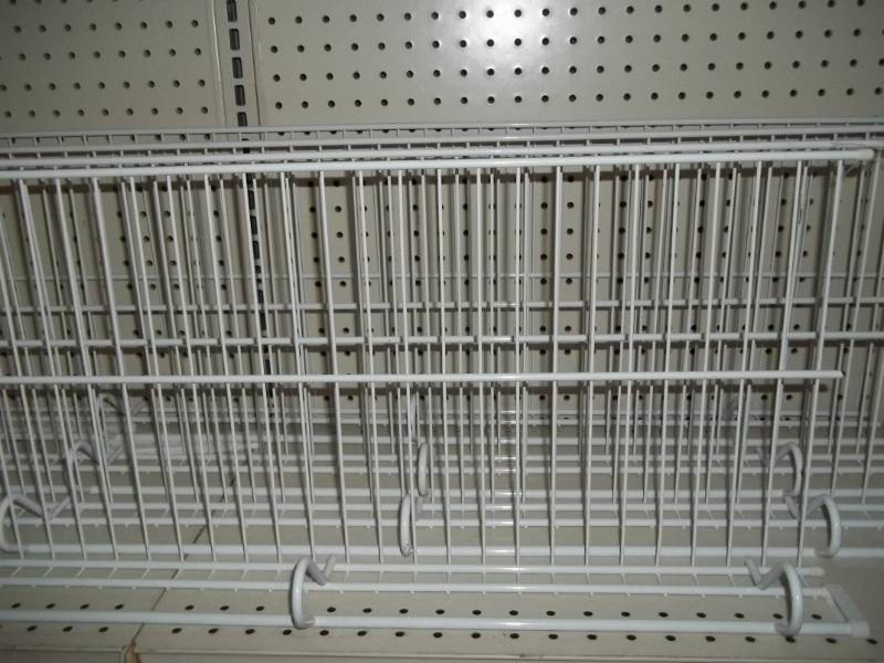 lot 302 image: Wire Closet Shelving