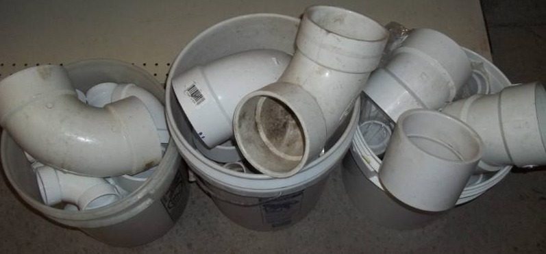 lot 324 image: Assorted PVC Piping and Connecters