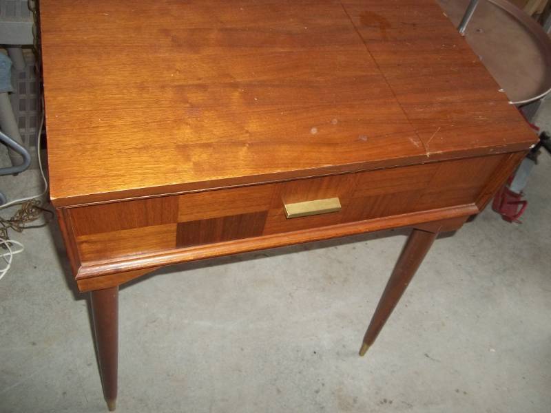 lot 368 image: Sewing Machine