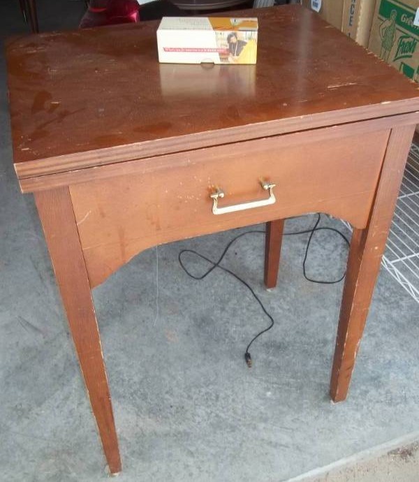 lot 369 image: Sewing Machine