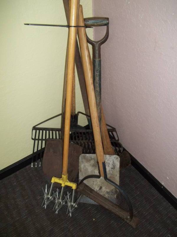 lot 31 image: Yard Tools