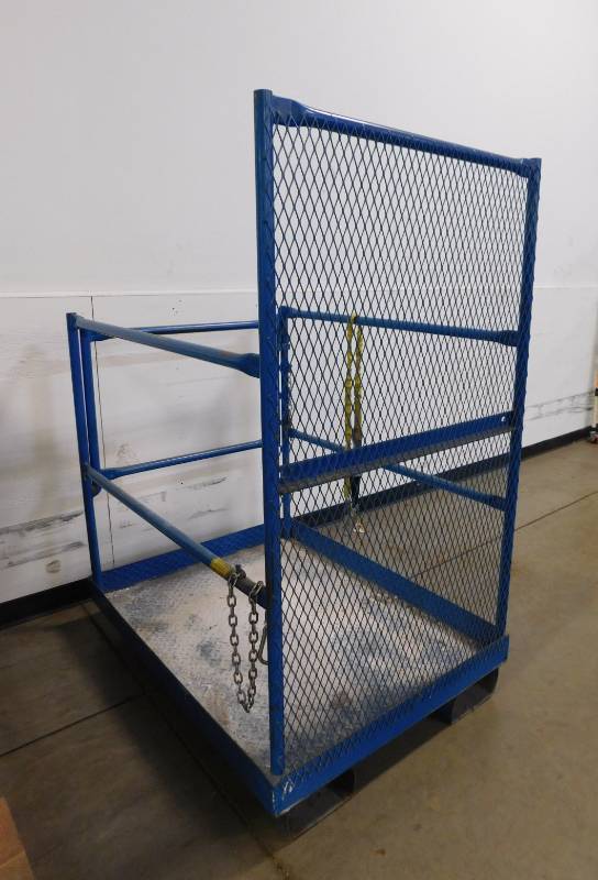 lot 5 image: Forklift Safety Cage - 48 x 36