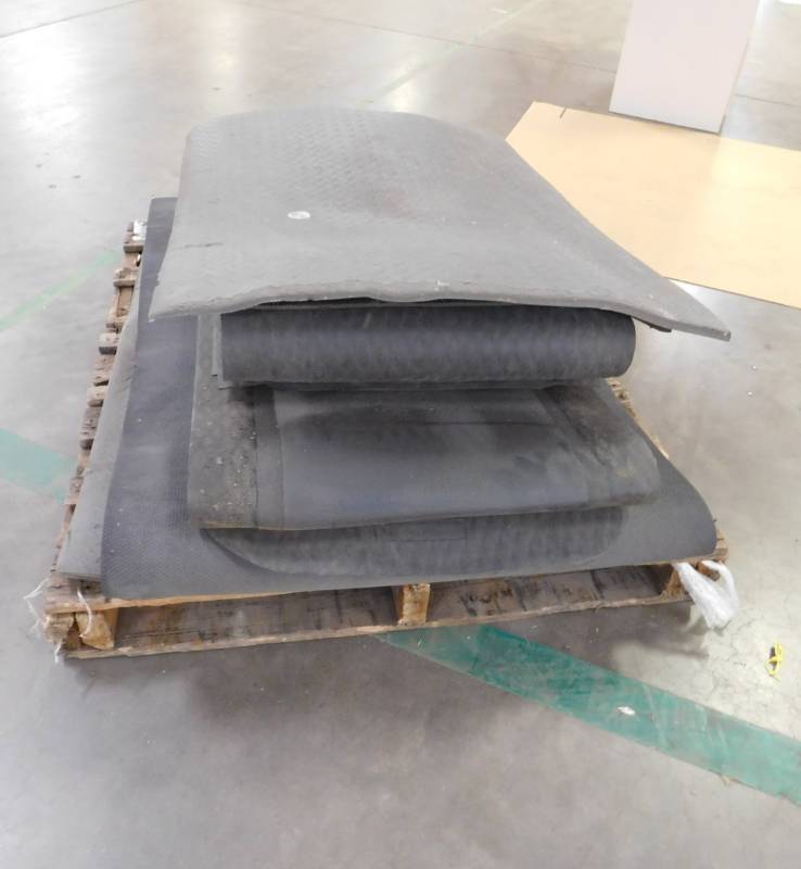 lot 28 image: Misc. Pallet of Antifigue Mats