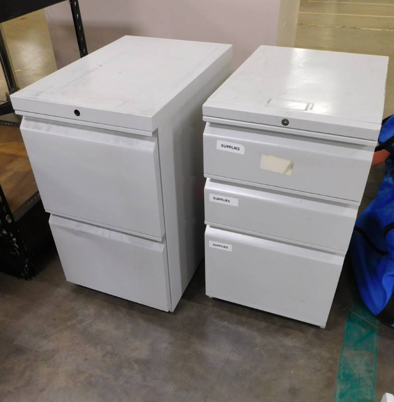 lot 35 image: 2 - Small File Cabinets