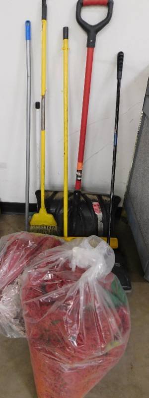 lot 38 image: Cleaning Supplies