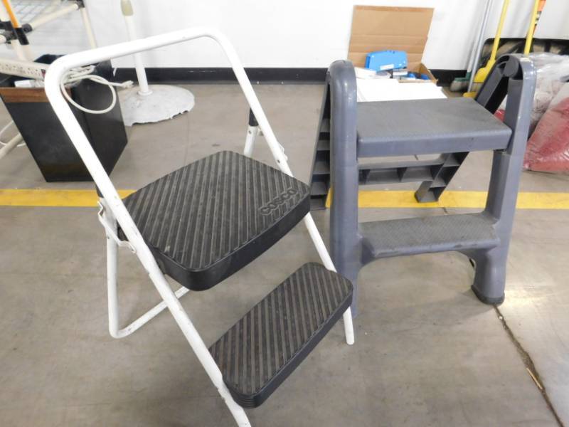 lot 40 image: 2 - Step Stools