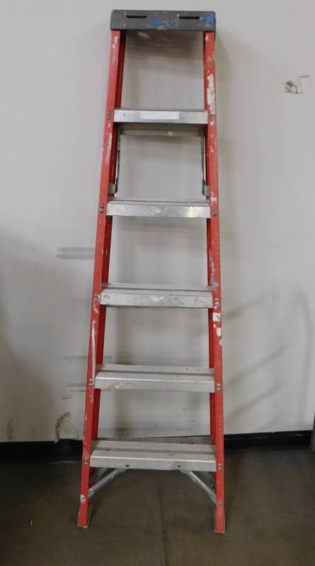 lot 46 image: 6 Louisville Ladder