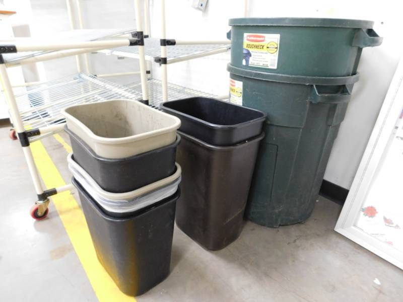 lot 49 image: Garbage Bins