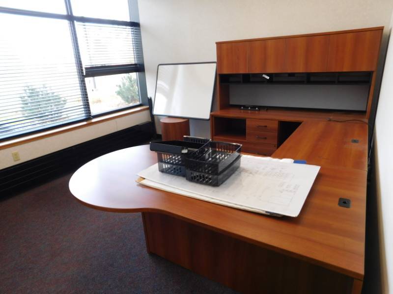 lot 19 image: Desk with Hutch, Dry Erase Board