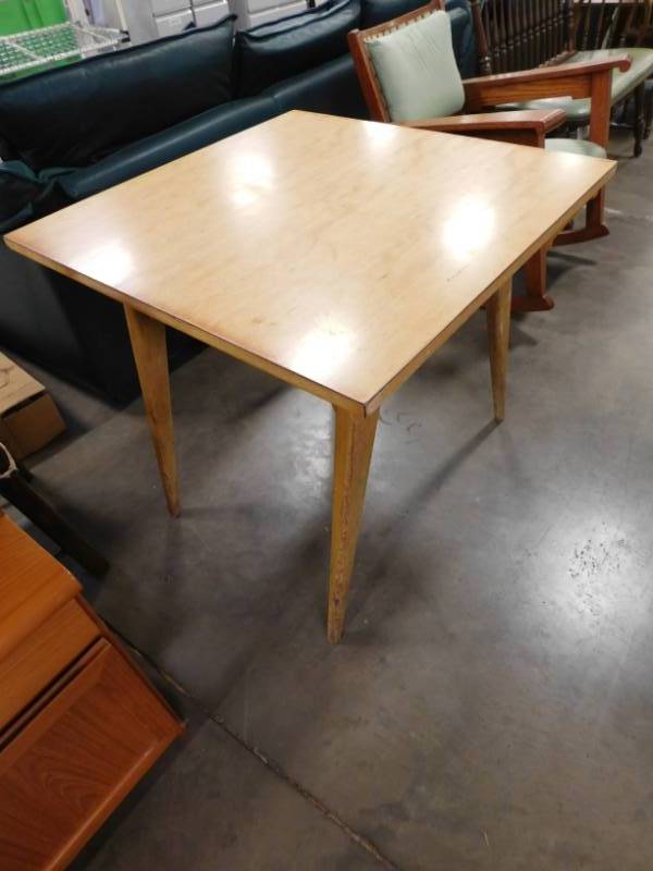 lot 79 image: Small Table - 31.5 x 28