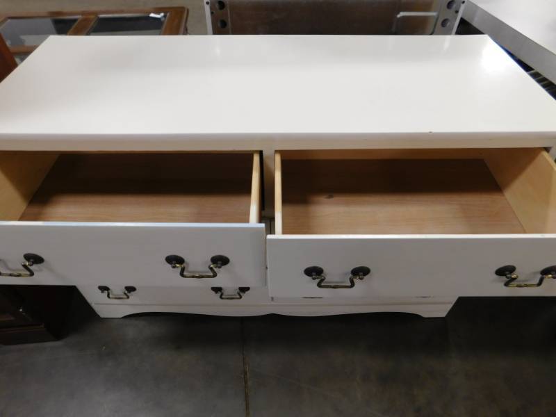 lot 84 image: Kids Dresser - 45(w) x 28(h) x 17(d)