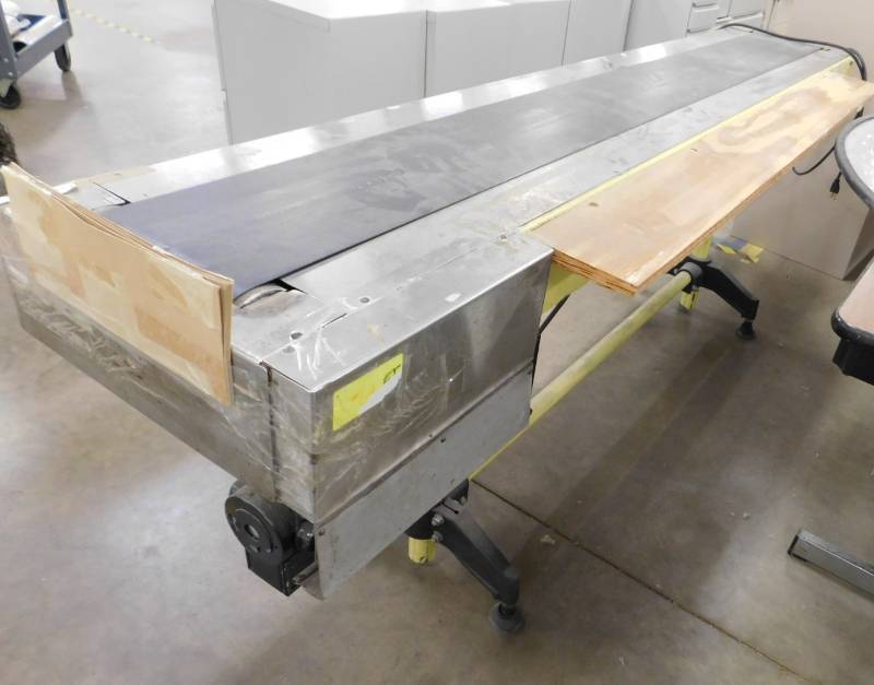 lot 89 image: Power Conveyor - 17(w) x 31(h) x 7 (l)