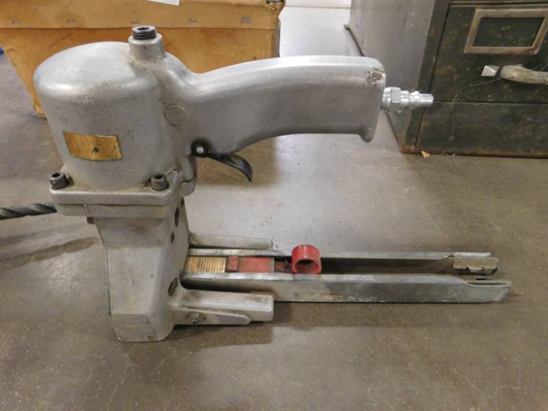 lot 106 image: Air Stapler & Cummins Heavy Duty 12 Electric Drill