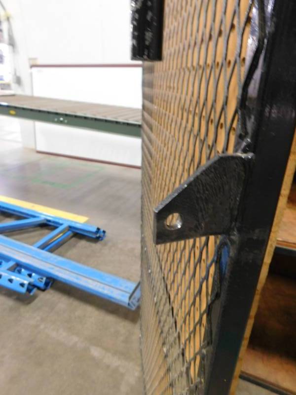 lot 115 image: Lockable Storage Unit - 4(w) x 7(h) x 26(d)
