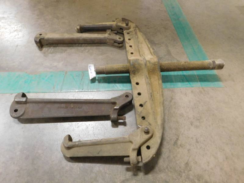 lot 116 image: Large Antique Wheel Puller