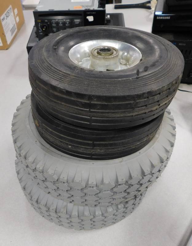 lot 127 image: Two Wheeler Tires