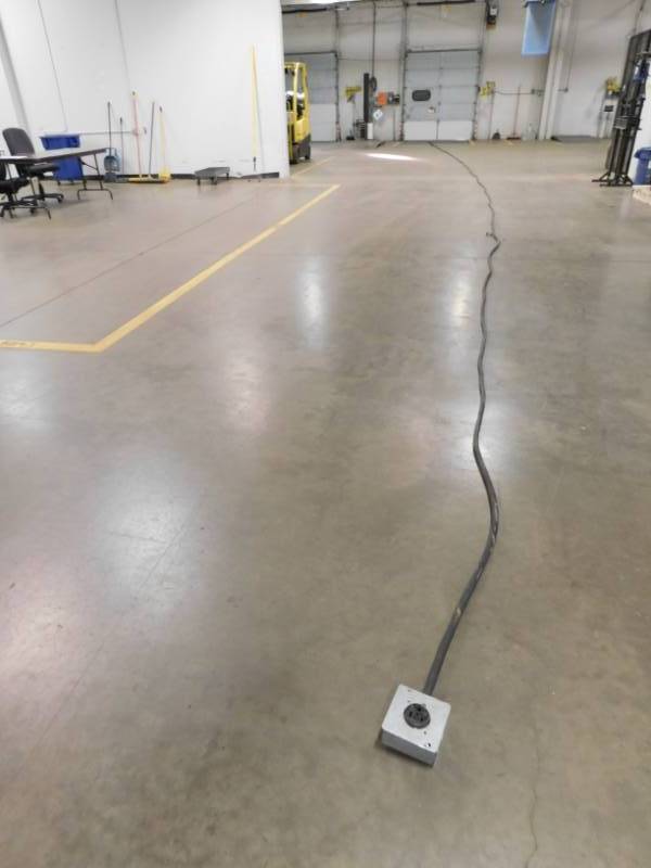 lot 131 image: Industrial 70 220 Volt Extension Cord