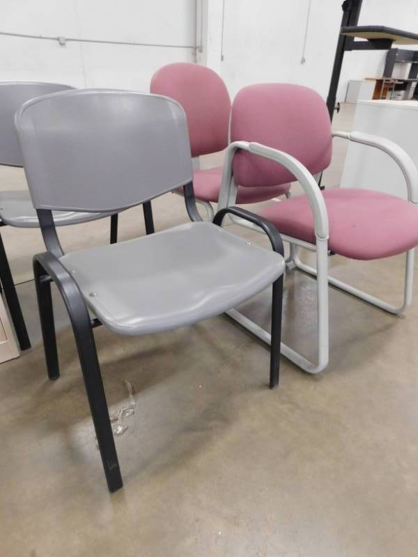 lot 138 image: 4 - Reception Area Chairs