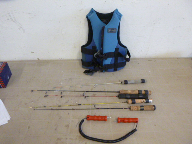 lot 20 image: Ice Fishing Items