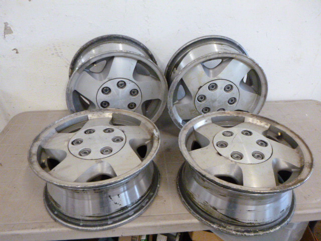 lot 30 image: 4 Tire Rims