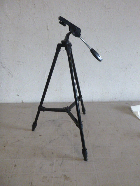 lot 59 image: Tripod