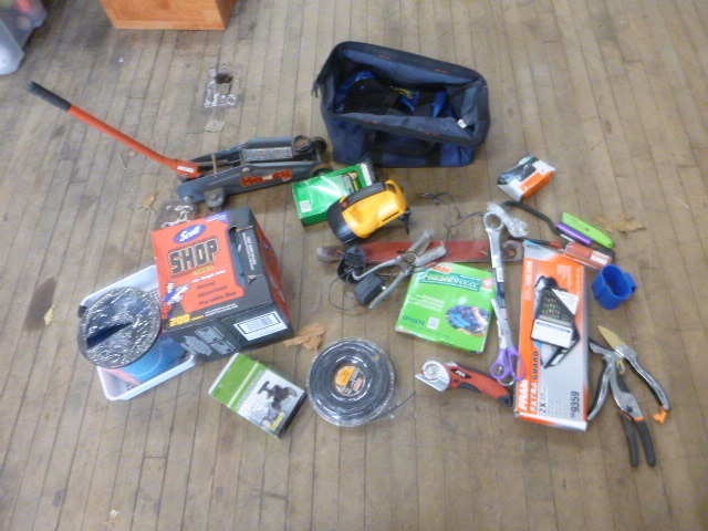 lot 65 image: Miscellaneous Garage Items