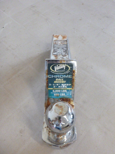 lot 67 image: Valley Chrome Ball Mount