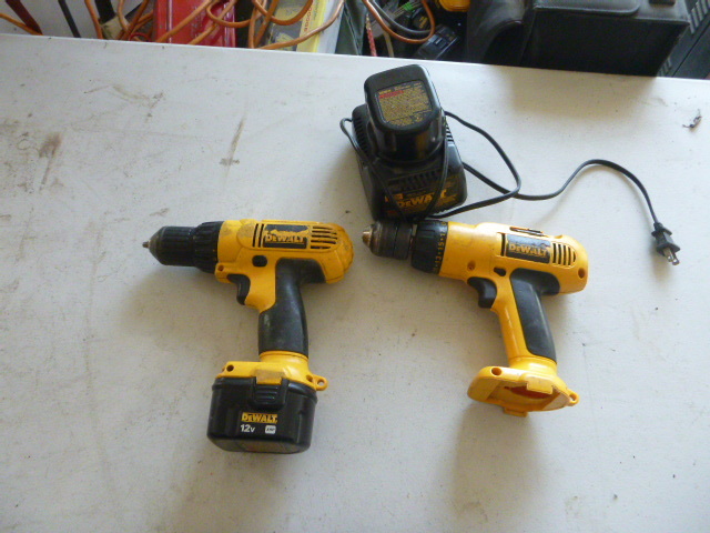 lot 50 image: 2 DeWalt Drills
