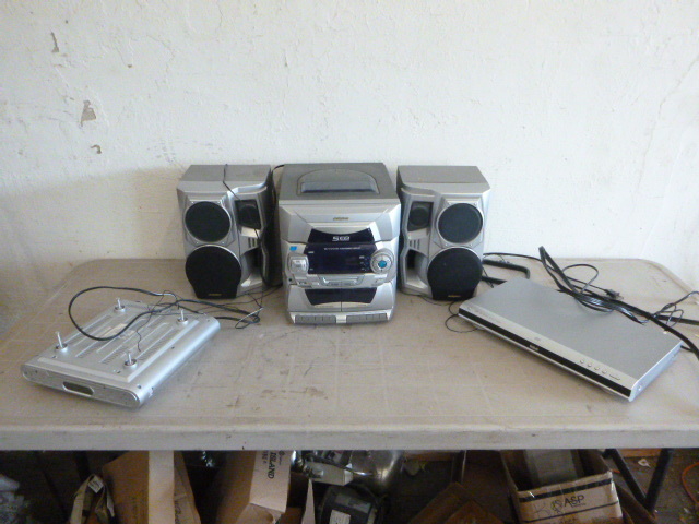 lot 84 image: Variety of Electronics