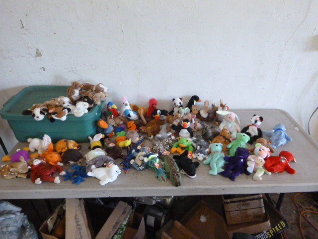 lot 95 image: Tote of Beanie Babies