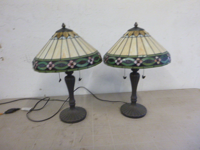 lot 105 image: 2 Tiffany-Style Table Lamps