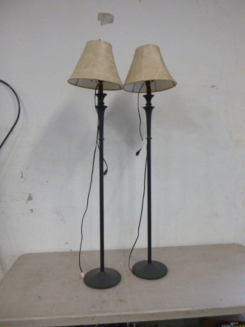 lot 106 image: 2 Floor Lamps