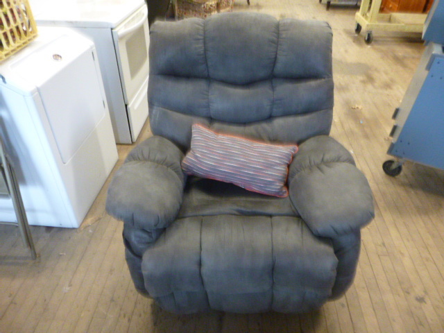 lot 9 image: Rocker Recliner