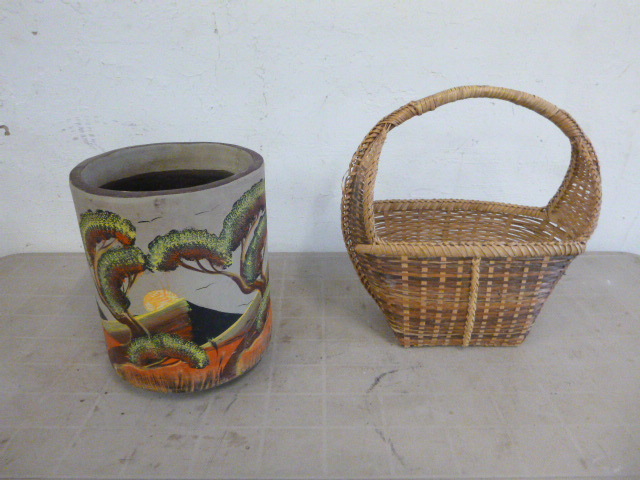 lot 120 image: Decorative Planter and Basket
