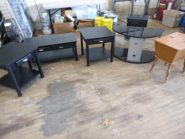 lot 124 image: Living Room Furniture