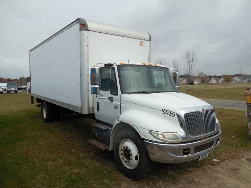2002 International Box Truck 26  With Lift gate.