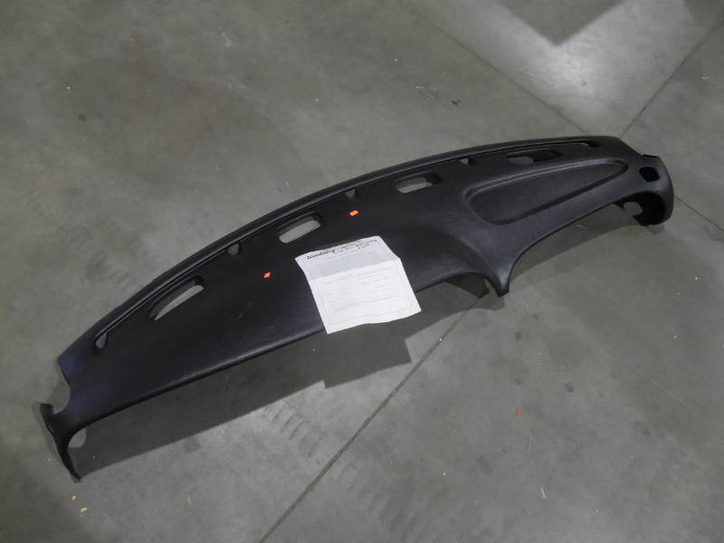 lot 67 image: 1998-01 DODGE DASH COVER
