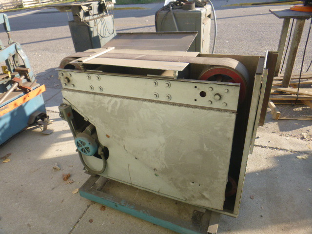 lot 9 image: Belt Sanding Machine