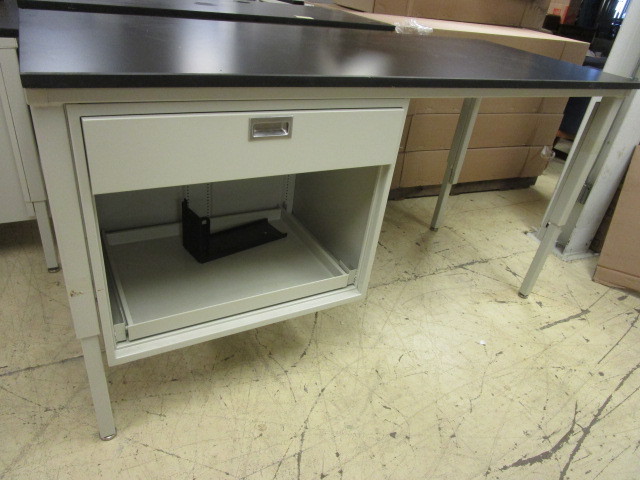 lot 402 image: HAMILTON SCIENTIFIC LAB TABLE
