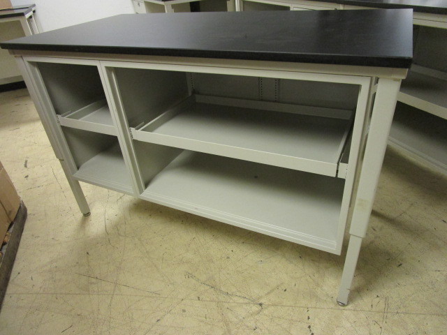 lot 405 image: HAMILTON SCIENTIFIC LAB TABLE
