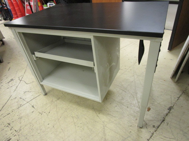 lot 408 image: HAMILTON SCIENTIFIC LAB TABLE