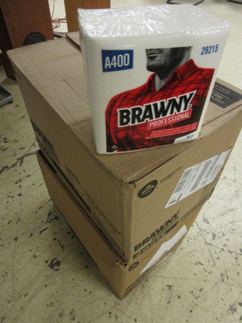 lot 423 image: BRAWNY PROFESSIONAL DISPOSAL CLEANING TOWELS