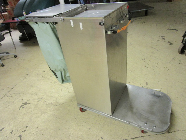 lot 438 image: JANITORIAL CLEANING CART