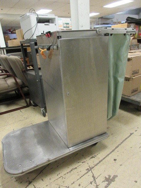 lot 437 image: JANITORIAL CLEANING CART