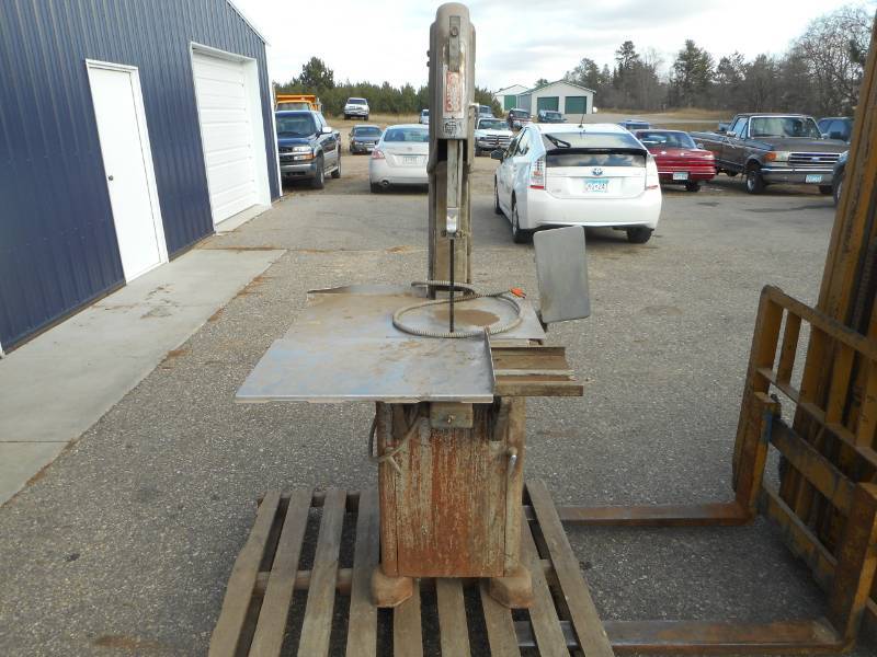 lot 3 image: BIRO Model 33 Meat Band Saw