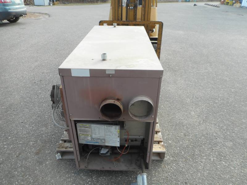 lot 1 image: Reznor 400,000 BTU Furnace